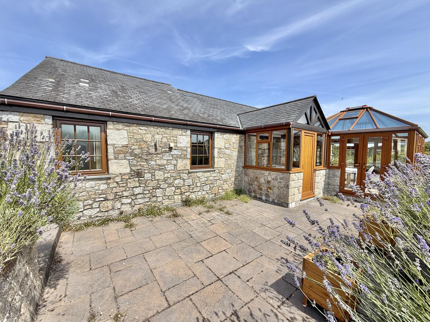 3 bed property in Trebarveth, Truro